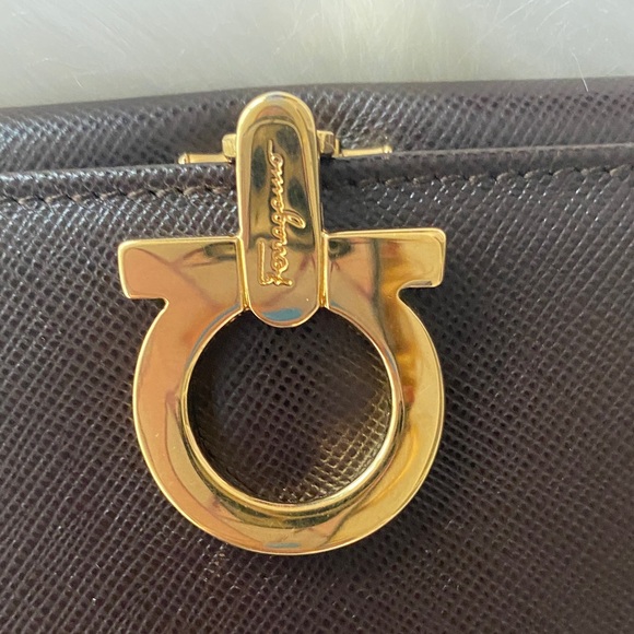 Salvatore Ferragamo Deep brown leather wallet with gold accent - Picture 16 of 16